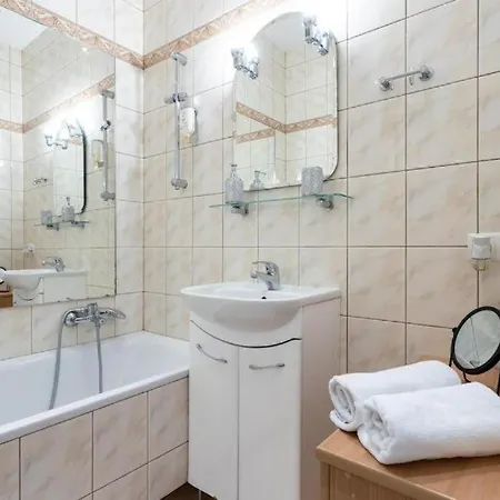 Urban Chic - 10 People - Center -nowy Swiat Warschau